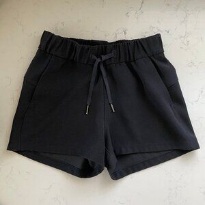 Lululemon On The Fly Short *Woven *2.5" Elasticized Waist Drawcord Black 2 NWOT